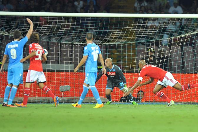 Il pareggio al 44' del primo tempo di Luisao: punizione di Gaitan e colpo di testa del difensore del Benfica. Immobile nell'occasione la difesa azzurra. LaPresse